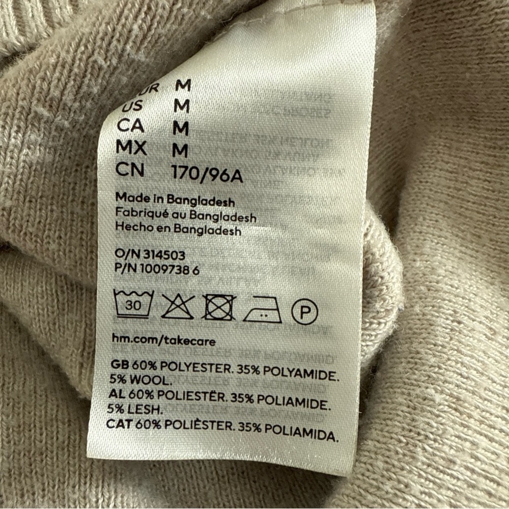 H&M Womens Cardigan Sweater Sz M Beige Big Button Chunky Knit Heavy Deep V Neck - Picture 9 of 9